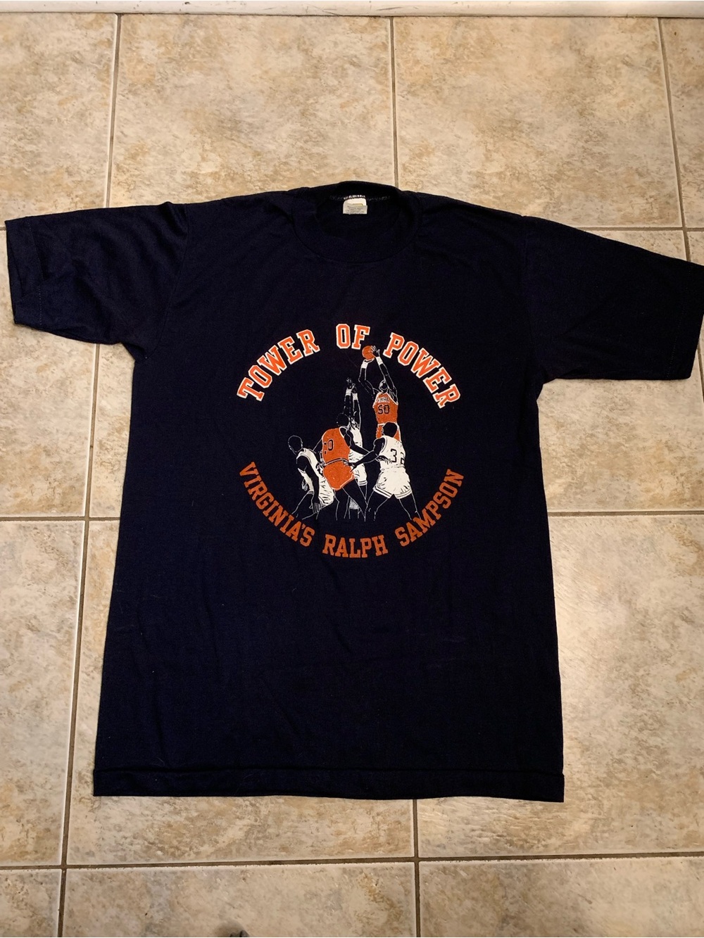Virginia Ralph Sampson 'Tower of Power' Black Graphic T-Shirt size medium 80s